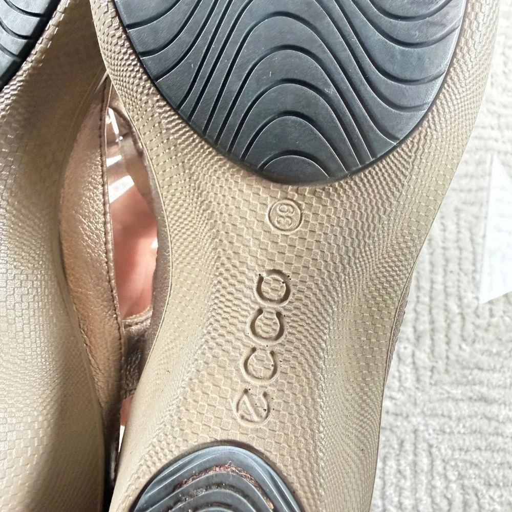 Ecco these wedge